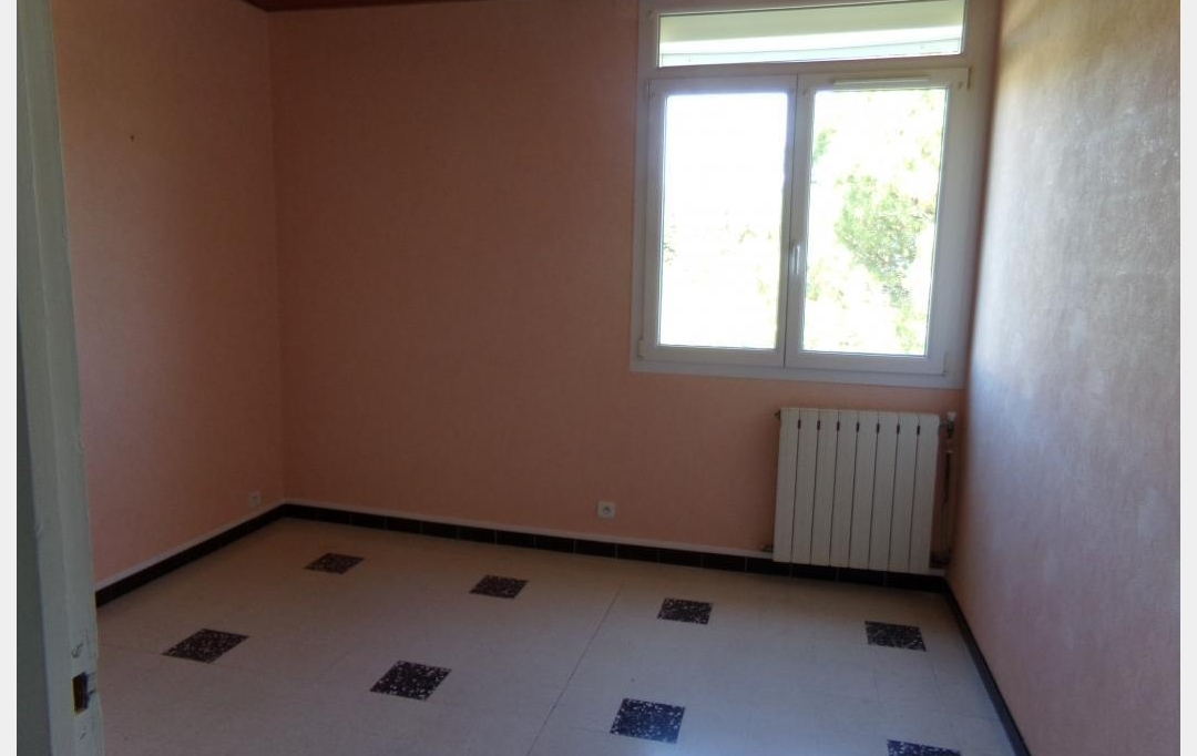 IMMOBILIER ET FINANCE : Apartment | NIMES (30000) | 80 m2 | 780 € 