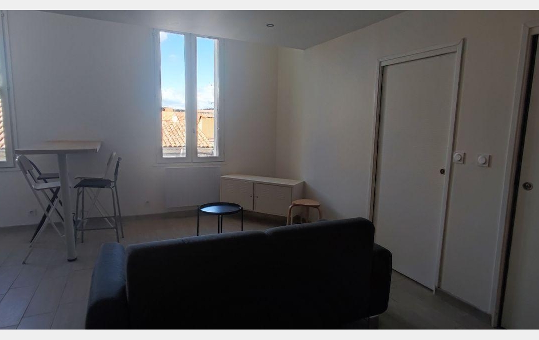 IMMOBILIER ET FINANCE : Apartment | NIMES (30000) | 75 m2 | 750 € 