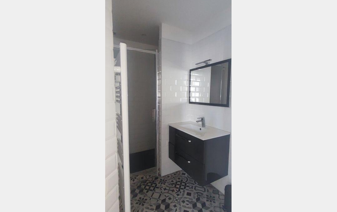 IMMOBILIER ET FINANCE : Appartement | NIMES (30000) | 75 m2 | 750 € 