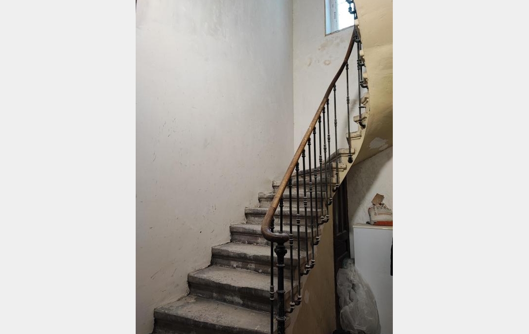 IMMOBILIER ET FINANCE : Appartement | NIMES (30000) | 106 m2 | 1 180 € 