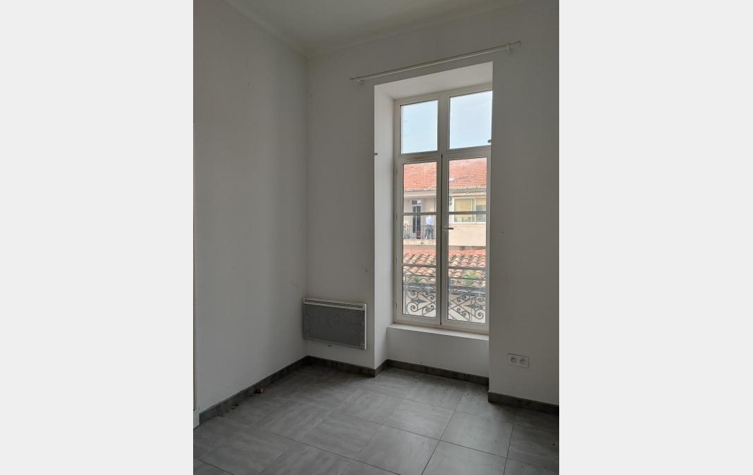 IMMOBILIER ET FINANCE : Immeuble | NIMES (30000) | 214 m2 | 350 000 € 