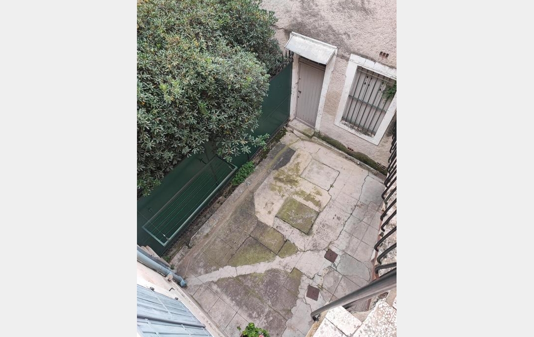 IMMOBILIER ET FINANCE : Immeuble | NIMES (30000) | 214 m2 | 350 000 € 