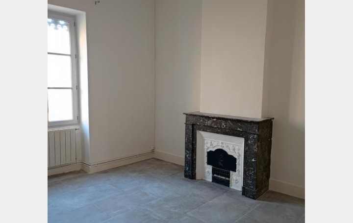 Appartement P4   NIMES  106 m2 1 180 € 